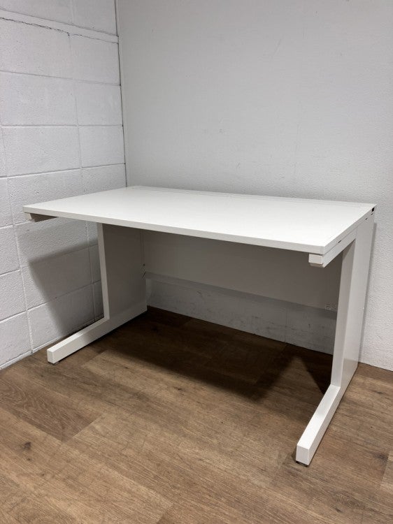 ウチダ（内田洋行）SCAENA(スカエナ)シリーズ　Kタイプ 1200平デスク 商品画像1