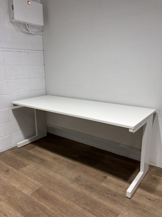 ウチダ（内田洋行）SCAENA（スカエナ）シリーズ　Sタイプ 1800平デスク 商品画像1