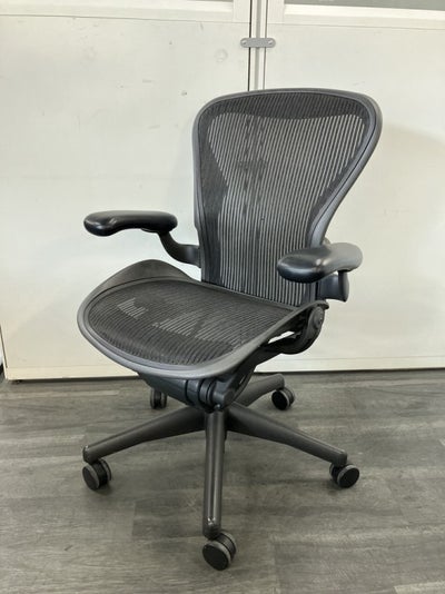 HermanMiller（ハーマンミラー）アーロンチェア 固定肘付アーロンチェア 商品画像1