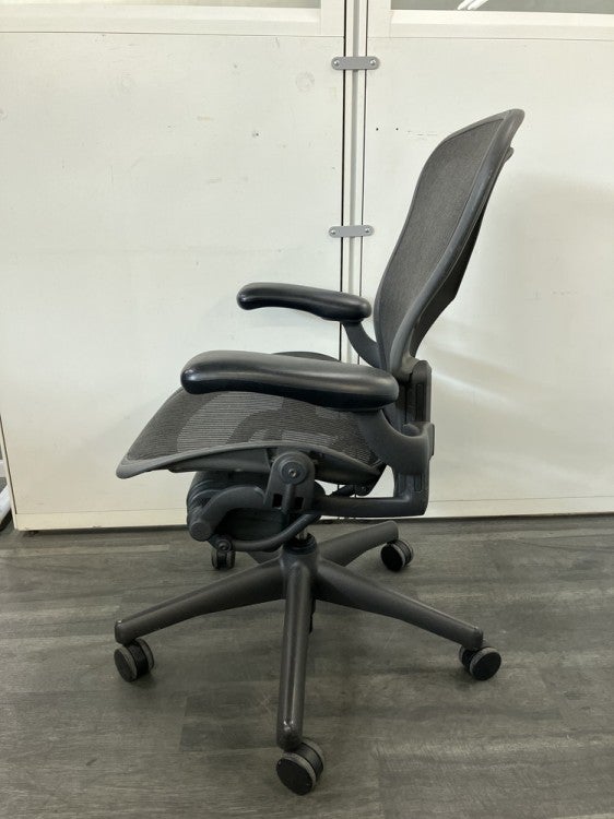 HermanMiller（ハーマンミラー）アーロンチェア 固定肘付アーロンチェア 商品画像3