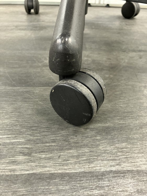 HermanMiller（ハーマンミラー）アーロンチェア 固定肘付アーロンチェア 商品画像13