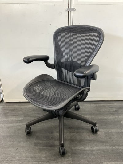 HermanMiller（ハーマンミラー）アーロンチェア 可動肘付アーロンチェア 商品画像1