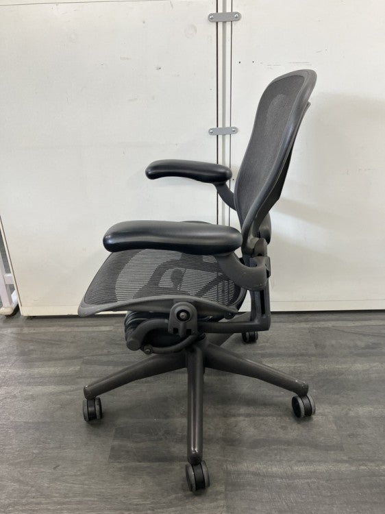 HermanMiller（ハーマンミラー）アーロンチェア 可動肘付アーロンチェア 商品画像3