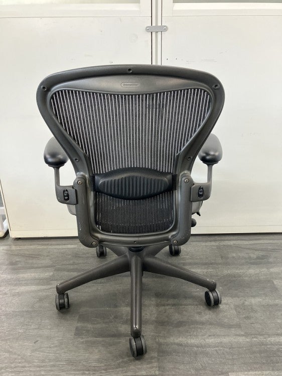 HermanMiller（ハーマンミラー）アーロンチェア 可動肘付アーロンチェア 商品画像4