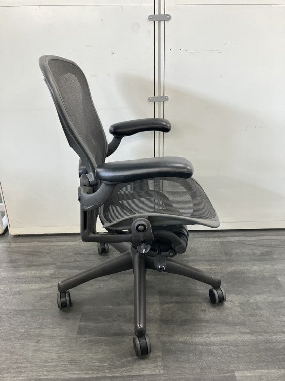 HermanMiller（ハーマンミラー）アーロンチェア 可動肘付アーロンチェア 商品画像5