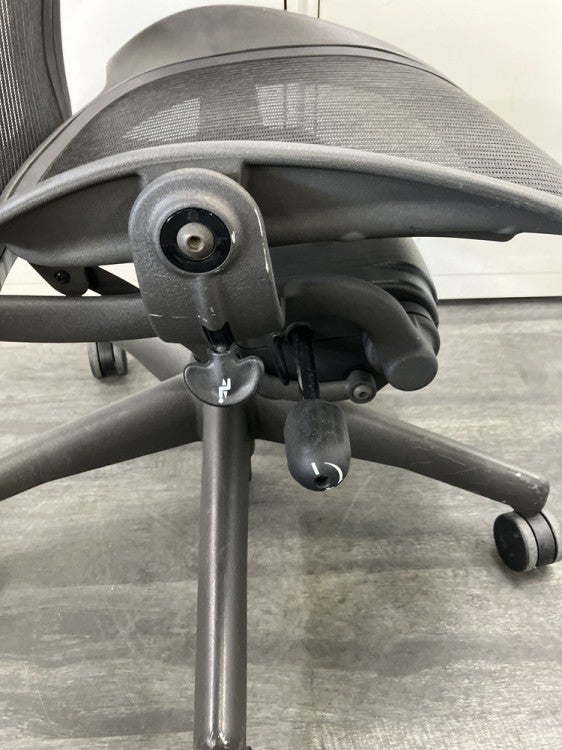 HermanMiller（ハーマンミラー）アーロンチェア 可動肘付アーロンチェア 商品画像6