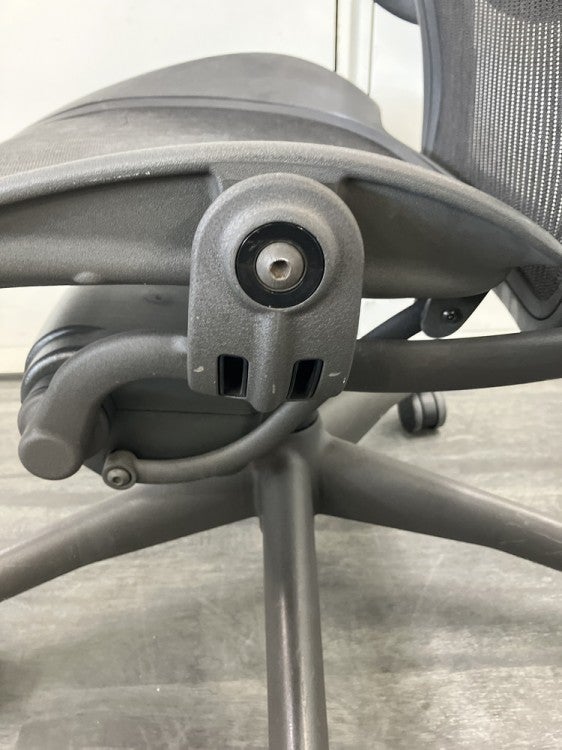 HermanMiller（ハーマンミラー）アーロンチェア 可動肘付アーロンチェア 商品画像7