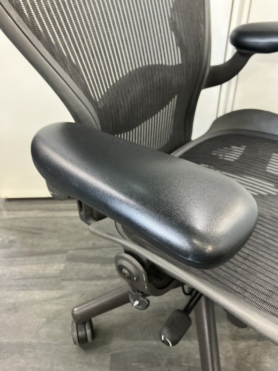 HermanMiller（ハーマンミラー）アーロンチェア 可動肘付アーロンチェア 商品画像10