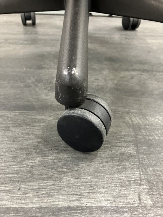 HermanMiller（ハーマンミラー）アーロンチェア 可動肘付アーロンチェア 商品画像13