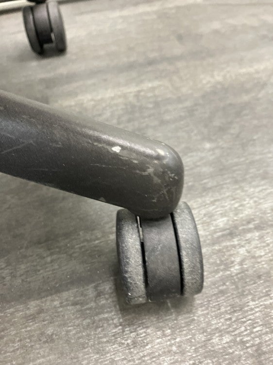 HermanMiller（ハーマンミラー）アーロンチェア 可動肘付アーロンチェア 商品画像19