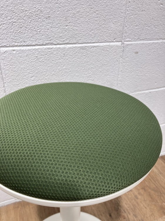 オカムラピルエットシリーズ ハイスツール 商品画像2