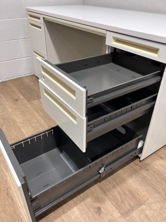 オカムラADVANCE（アドバンス）シリーズ 1600両袖デスク 商品画像7