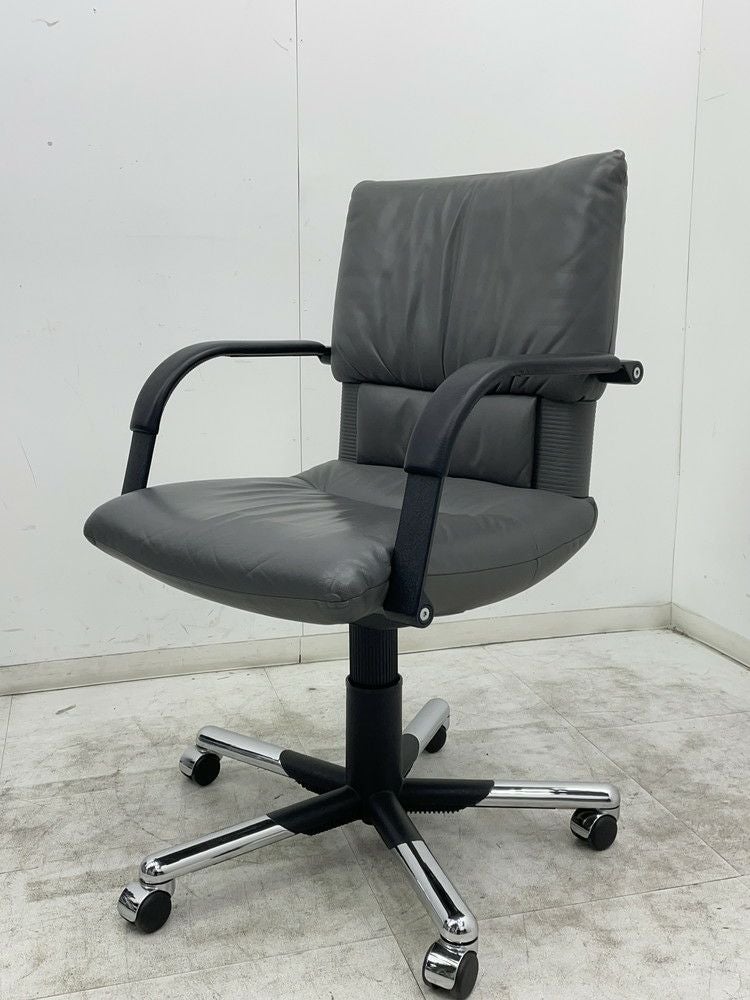 Vitra（ヴィトラ）フィグラチェア 肘付フィグラチェア 商品画像1