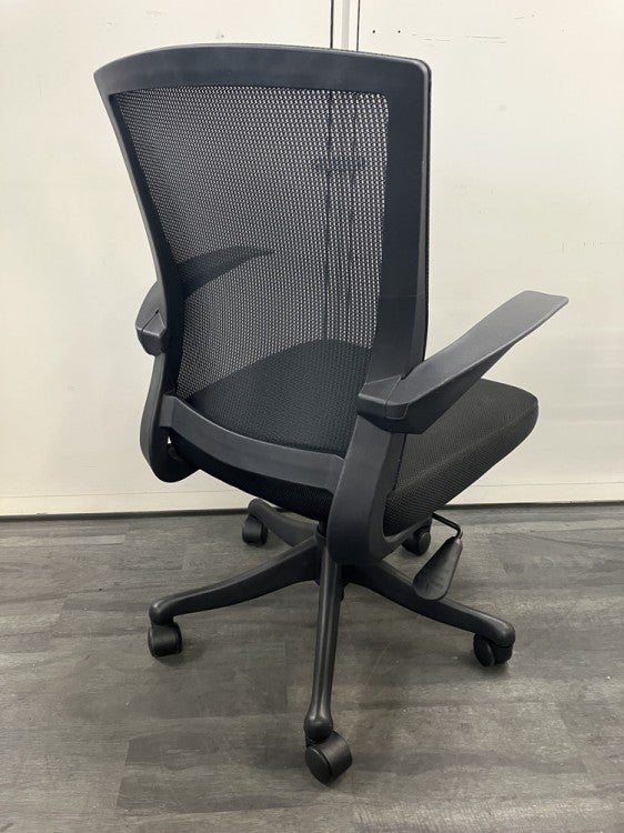 井上金庫FEMシリーズ 可動肘付OAチェア 商品画像2