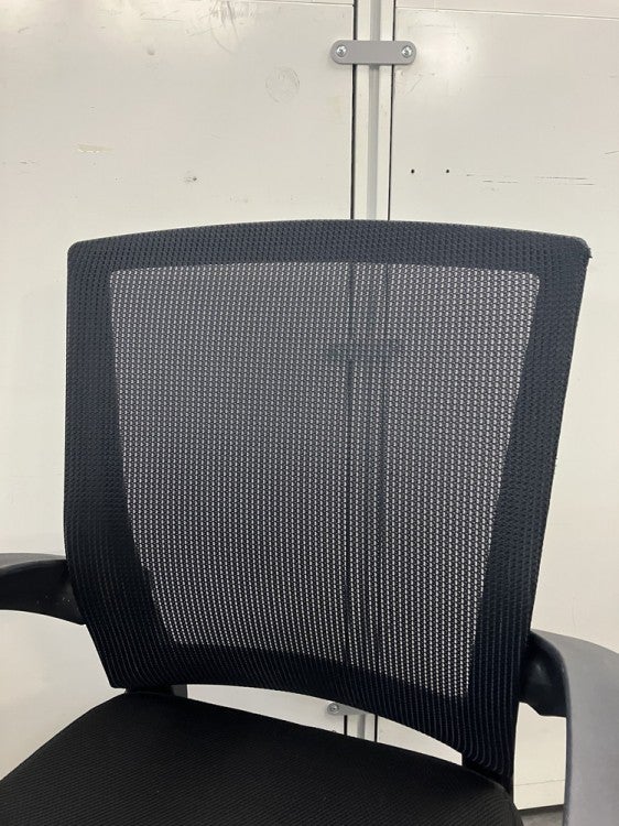 井上金庫FEMシリーズ 可動肘付OAチェア 商品画像3