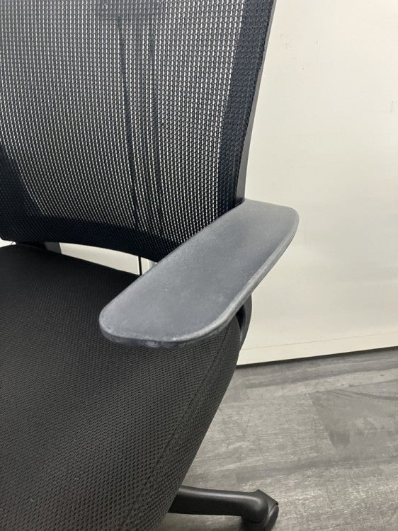 井上金庫FEMシリーズ 可動肘付OAチェア 商品画像6