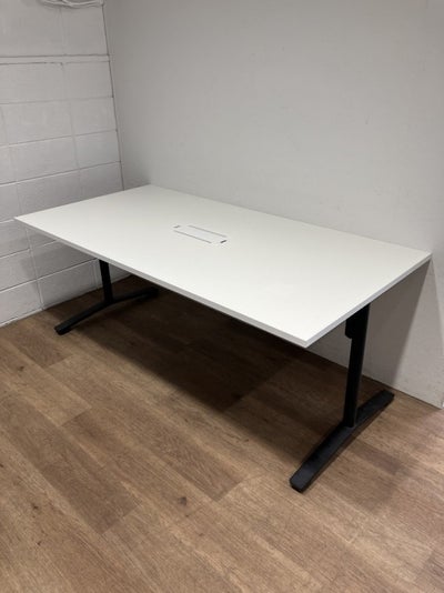 コクヨビエナ（VIENA）シリーズ ミーティングテーブル 商品画像1