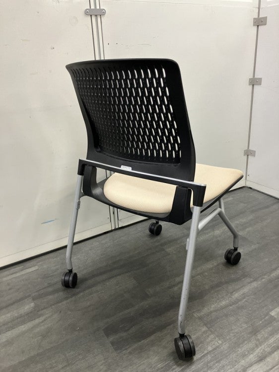 コクヨオルディナシリーズ ネスティングチェア 商品画像2