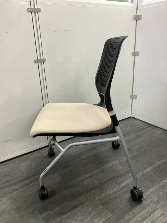 コクヨオルディナシリーズ ネスティングチェア 商品画像3