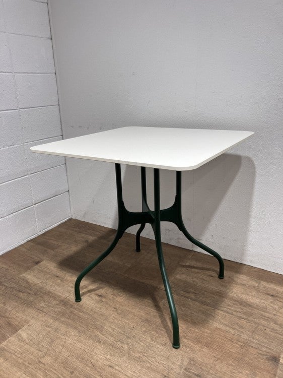 マジス（MAGIS）MILA(ミラ)シリーズ 角テーブル 商品画像1