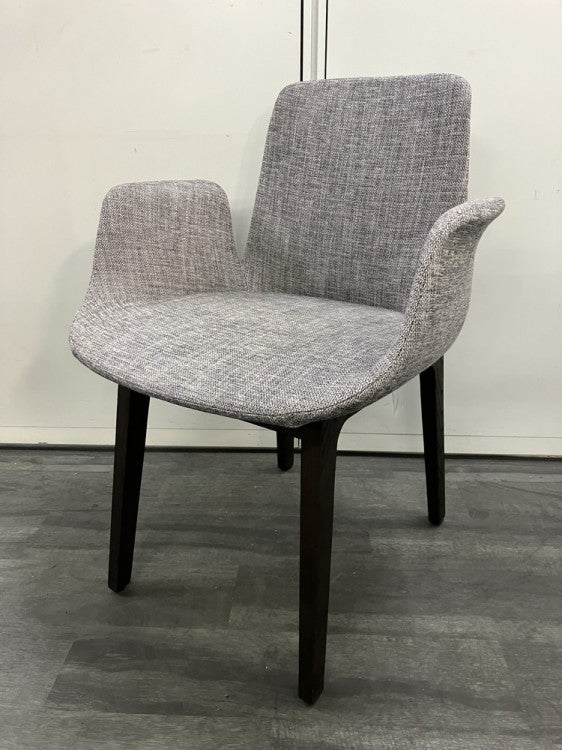 VENTURAシリーズ ベンチュラアームチェア 商品画像1