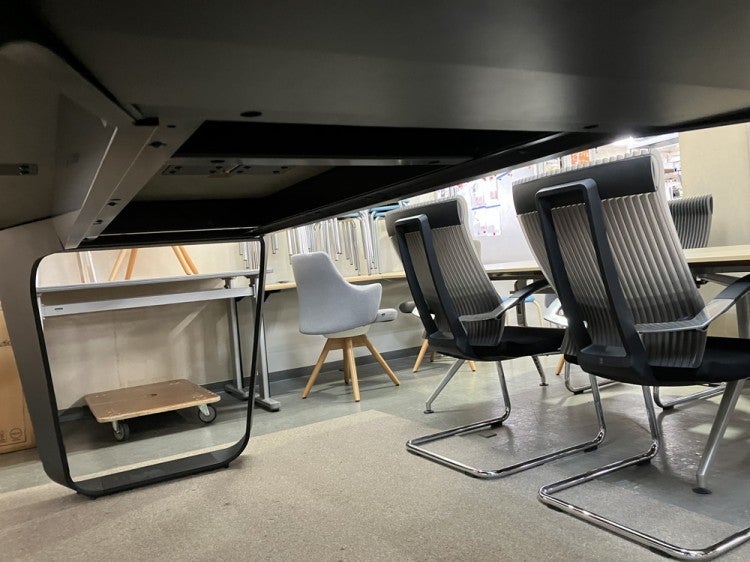 オカムラワークキャリアシリーズ ハイテーブル 商品画像5