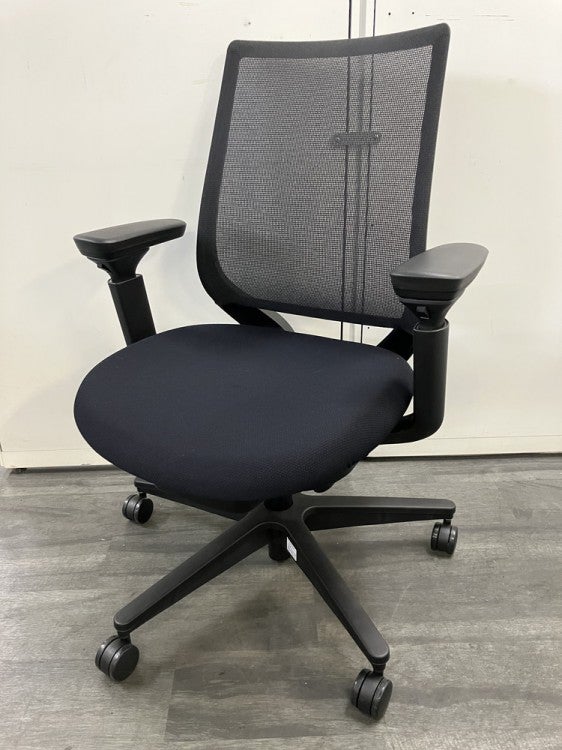 コクヨMitra2（ミトラ2）チェア 可動肘付ミトラ2チェア 商品画像1