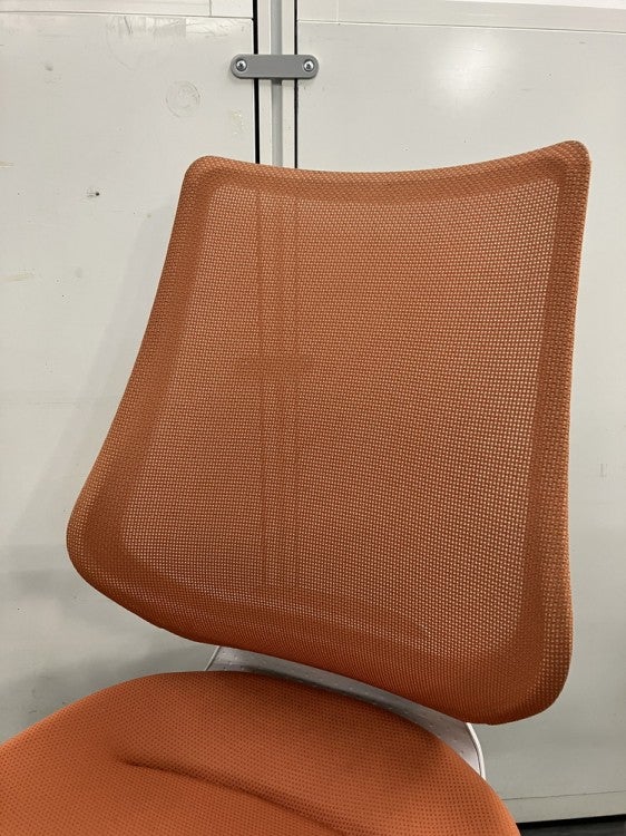 コクヨing(イング)チェア 固定肘付イングチェア 商品画像3