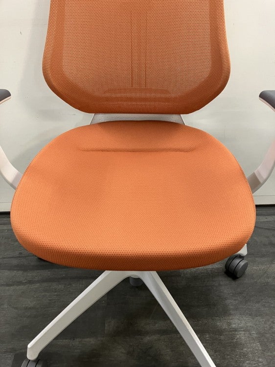 コクヨing(イング)チェア 固定肘付イングチェア 商品画像4