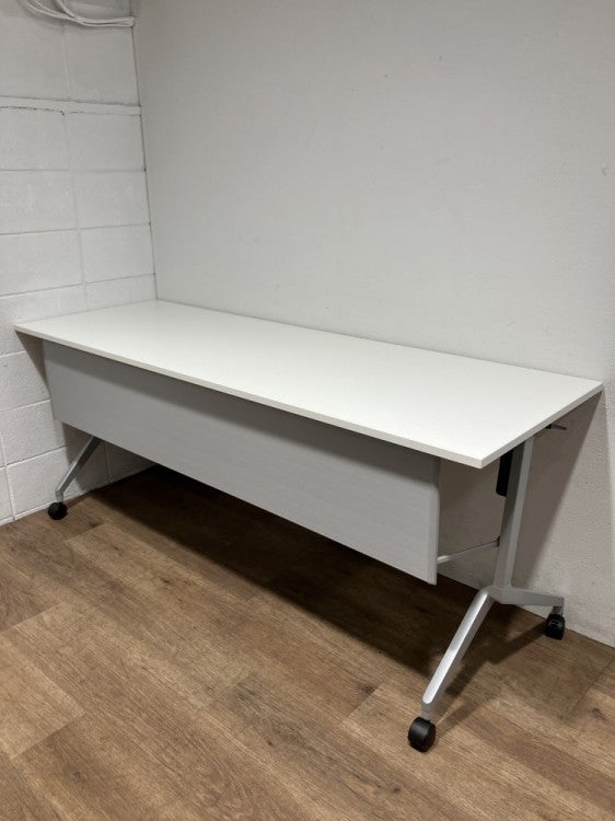 コクヨLeafline(リーフライン)シリーズ 平行スタックテーブル 商品画像1