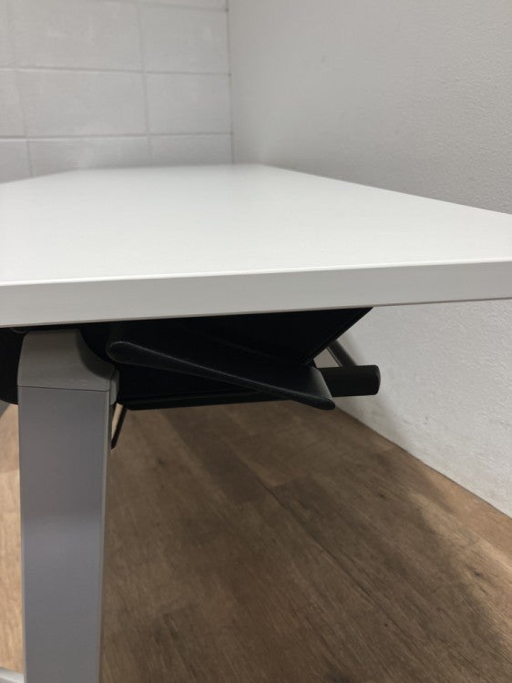 コクヨLeafline(リーフライン)シリーズ 平行スタックテーブル 商品画像4