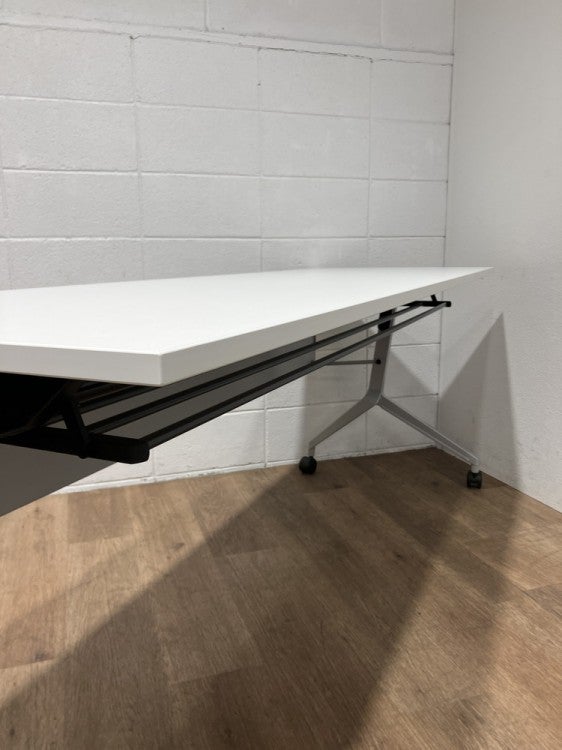 コクヨLeafline(リーフライン)シリーズ 平行スタックテーブル 商品画像6