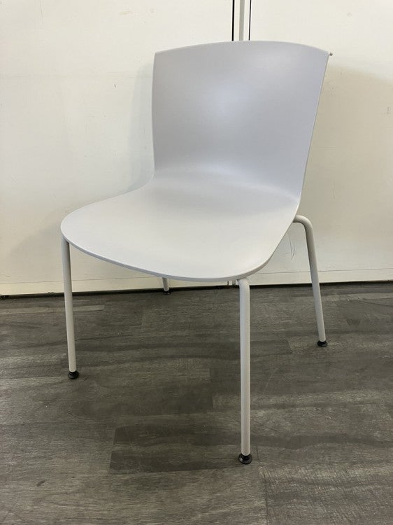 コクヨヘミングシリーズ スタッキングチェア 商品画像1