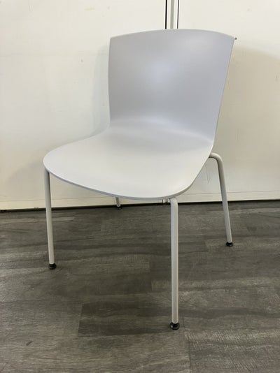 コクヨヘミングシリーズ スタッキングチェア 商品画像1