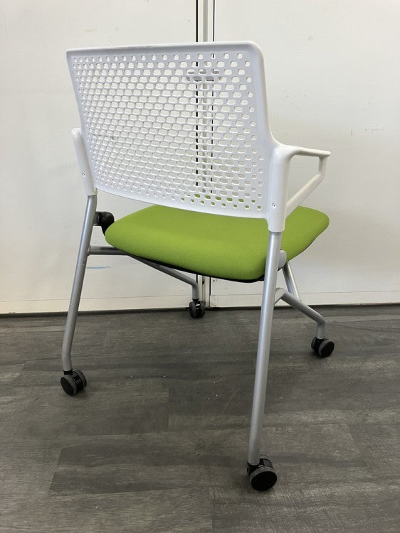 ウチダ（内田洋行）FM-345シリーズ ネスティングチェア 商品画像2