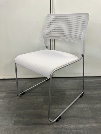 ウチダ（内田洋行）MP-220シリーズ スタッキングチェア 商品画像1