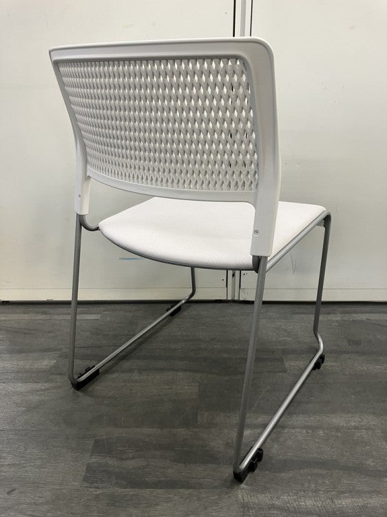 ウチダ（内田洋行）MP-220シリーズ スタッキングチェア 商品画像2