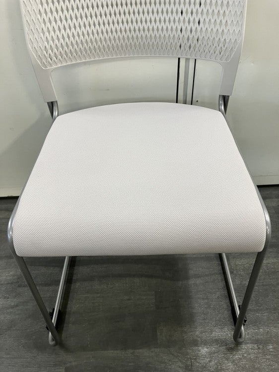 ウチダ（内田洋行）MP-220シリーズ スタッキングチェア 商品画像4