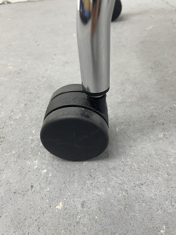 コクヨSaterite(サテリテ)シリーズ  ネスティングチェア4脚セット 商品画像11