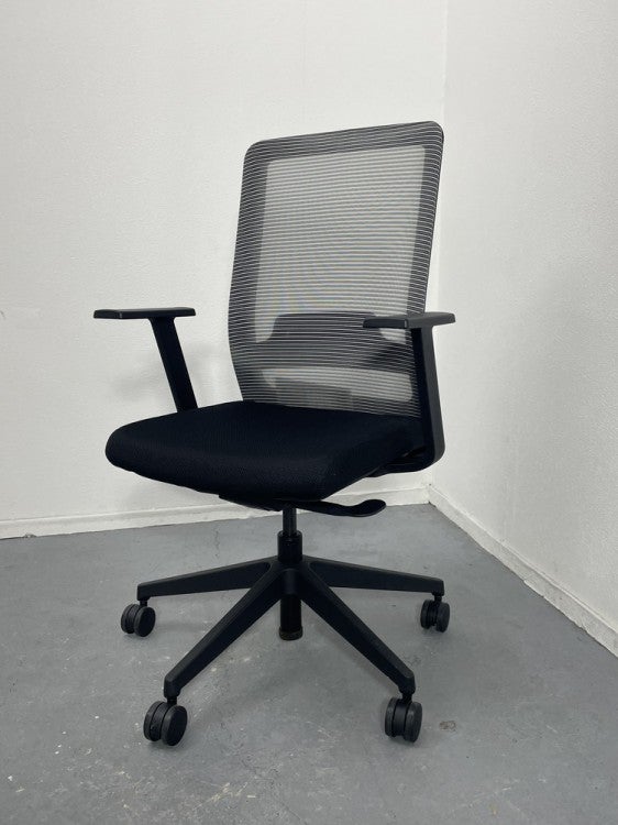 クロガネ肘付フレシスチェア 商品画像1