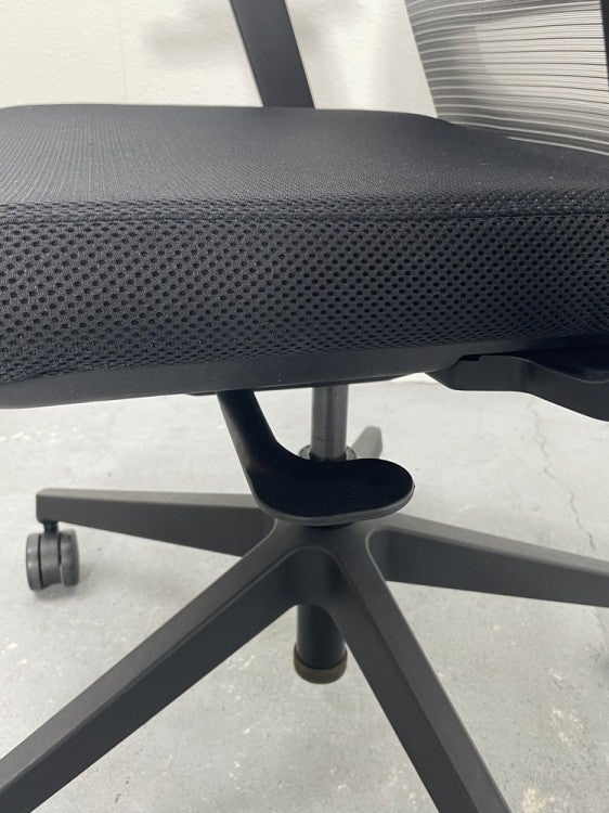 クロガネ肘付フレシスチェア 商品画像9