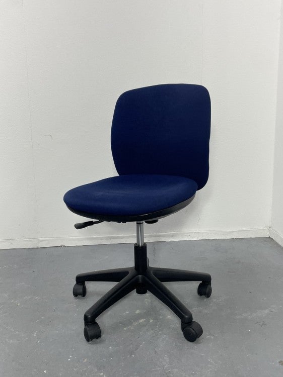 ウチダ（内田洋行）エニーザチェア 商品画像1