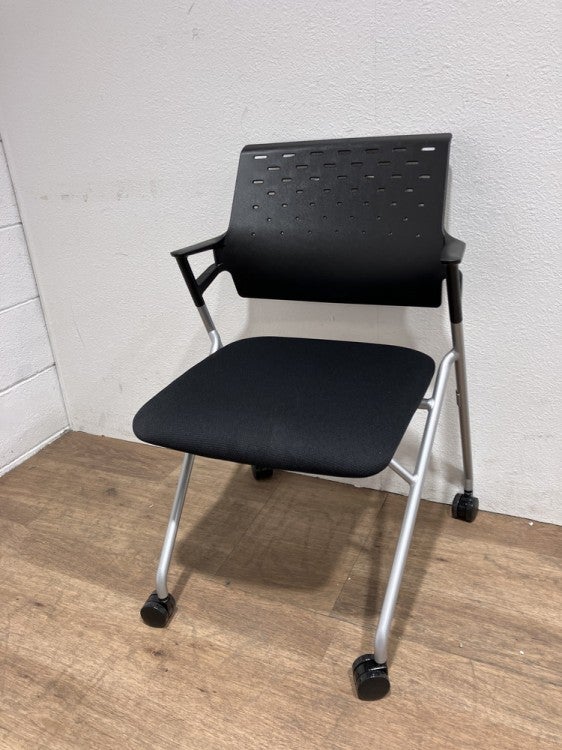 コクヨピエガチェア ネスティングチェア 商品画像1