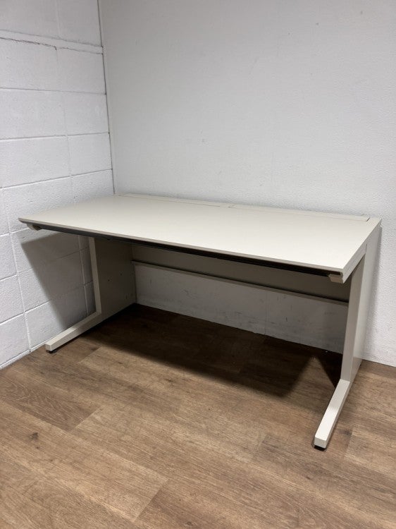 コクヨMXVシリーズ 1400平デスク 商品画像1