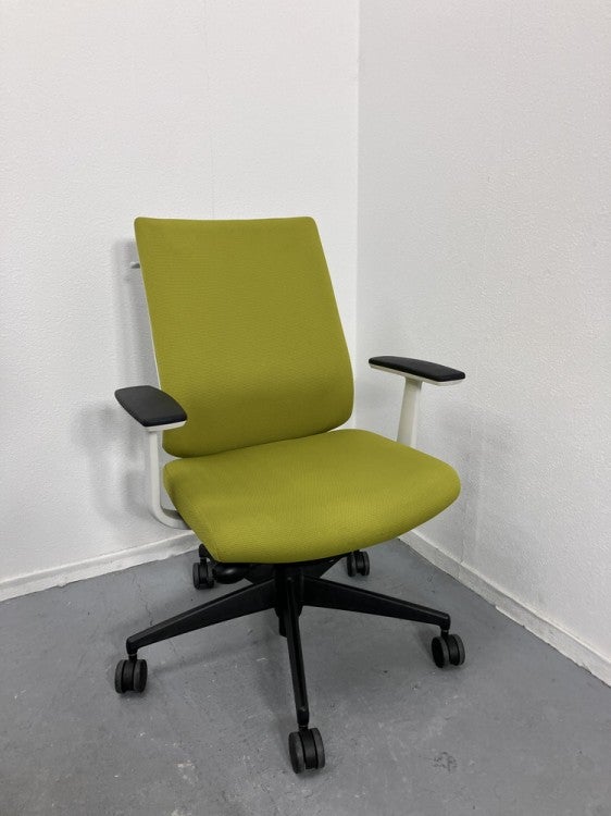 コクヨWizard2(ウィザード2)チェア 固定肘付ウィザード2チェア 商品画像1