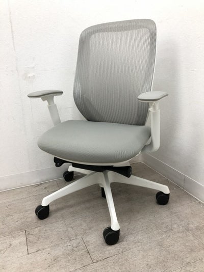 オカムラSylphy(シルフィー)チェア 可動肘付シルフィーチェア 商品画像1