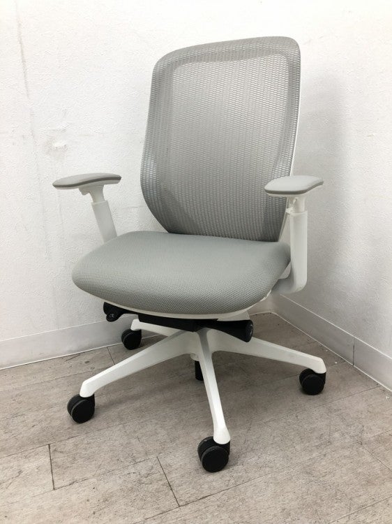 オカムラSylphy(シルフィー)チェア 可動肘付シルフィーチェア 商品画像1