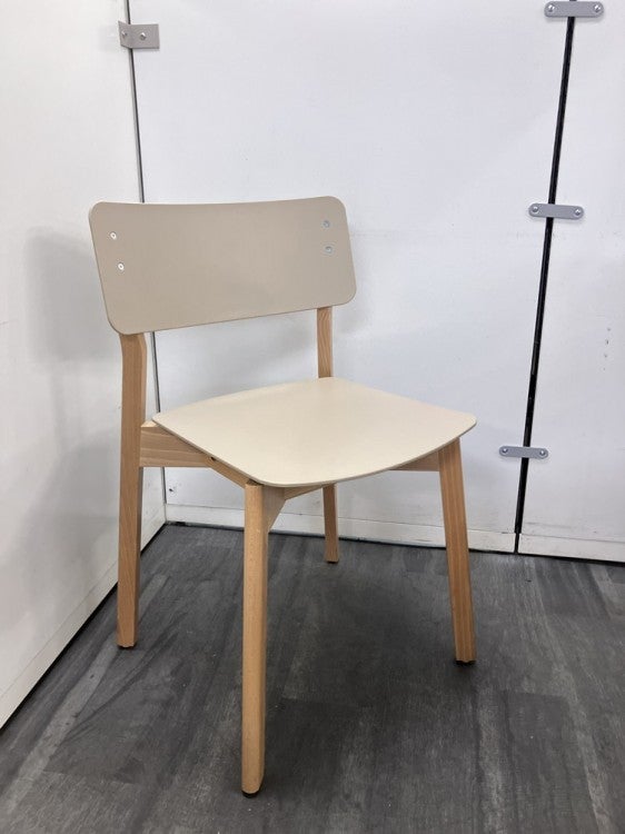 コクヨPlocka（プロッカ）シリーズ ミーティングチェア 商品画像1