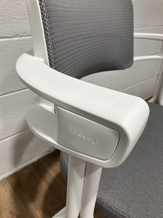 コクヨフレオリーシリーズ ネスティングチェア 商品画像4