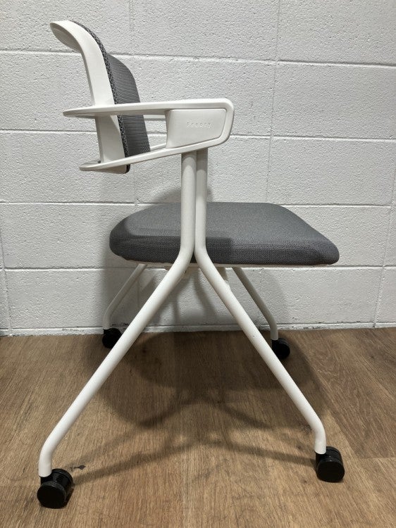 コクヨフレオリーシリーズ ネスティングチェア 商品画像7